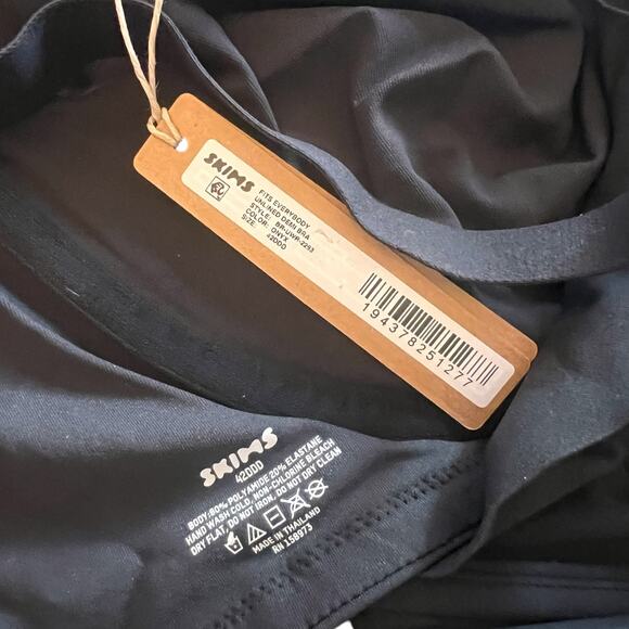 SKIMS Fits Everybody Unlined Demi Bra - Size 42DDD - Picture 7 of 7